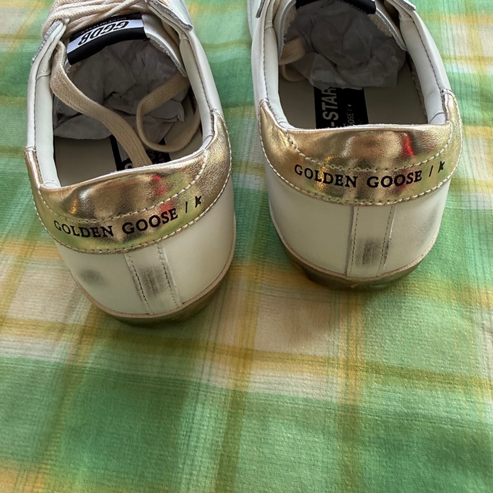 Golden Goose Low-Top White Leather Sneakers with Gold Heel Accent - Picture 5 of 7